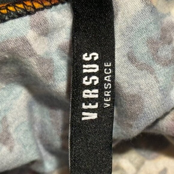 Versus Versace Womens T-Shirt Short Sleeve Baroque Pattern Multicolor Size M EUC - Picture 12 of 16